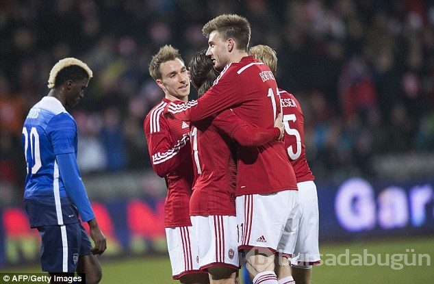 Bendtner'den hat-trick şov!