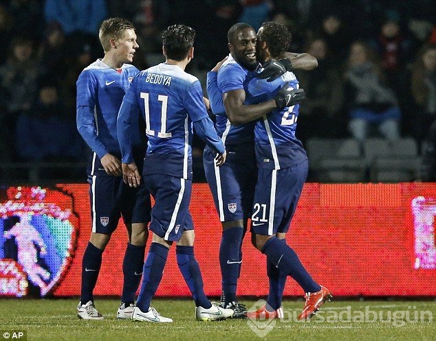 Bendtner'den hat-trick şov!