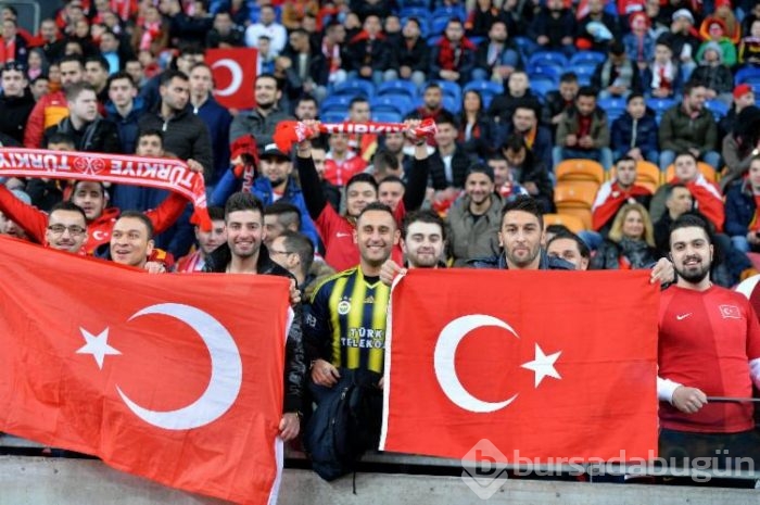 Hayallerimizi uzatmada Sneijder yıktı!