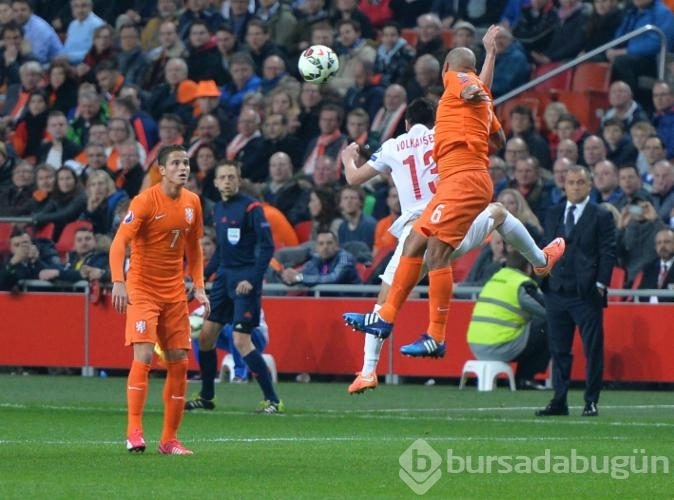 Hayallerimizi uzatmada Sneijder yıktı!