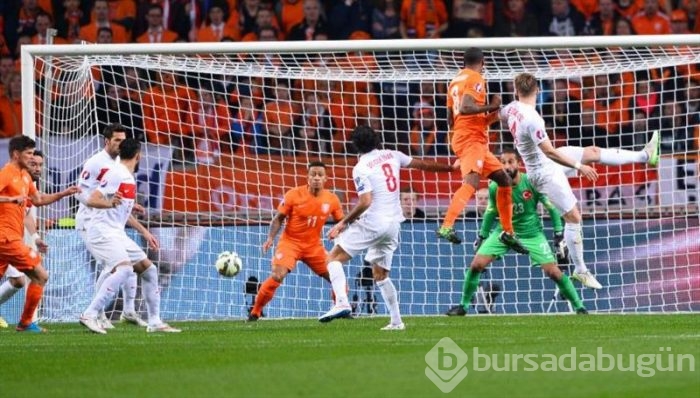 Hayallerimizi uzatmada Sneijder yıktı!