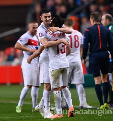 Hayallerimizi uzatmada Sneijder yıktı!
