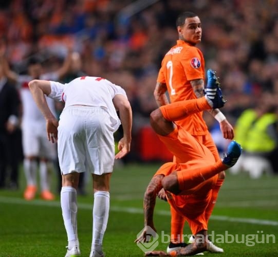 Hayallerimizi uzatmada Sneijder yıktı!