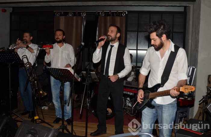 Retro Band ile renkli gece...