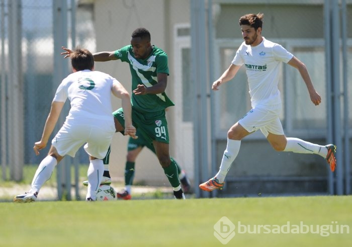 Özlüce'de gol düellosunu Bursaspor kazandı!
