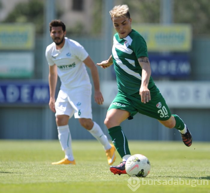 Özlüce'de gol düellosunu Bursaspor kazandı!