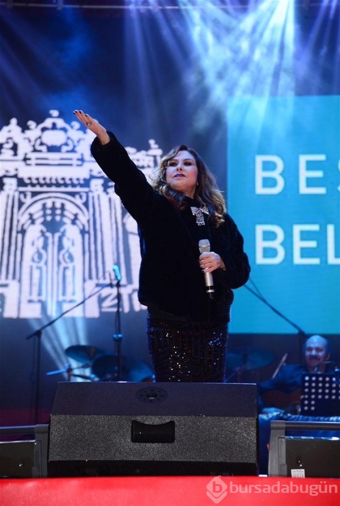 Kayahan 14 yıl sonra Nilüfer'le aynı sahnedeydi