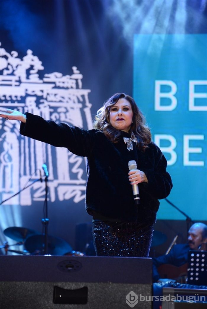 Kayahan 14 yıl sonra Nilüfer'le aynı sahnedeydi