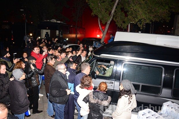 Kayahan 14 yıl sonra Nilüfer'le aynı sahnedeydi