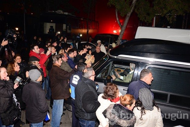 Kayahan 14 yıl sonra Nilüfer'le aynı sahnedeydi