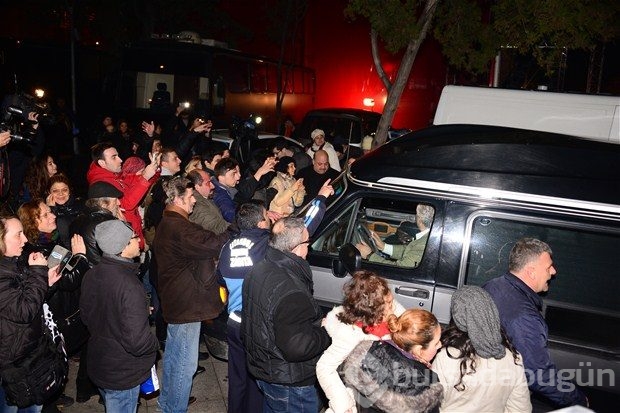 Kayahan 14 yıl sonra Nilüfer'le aynı sahnedeydi