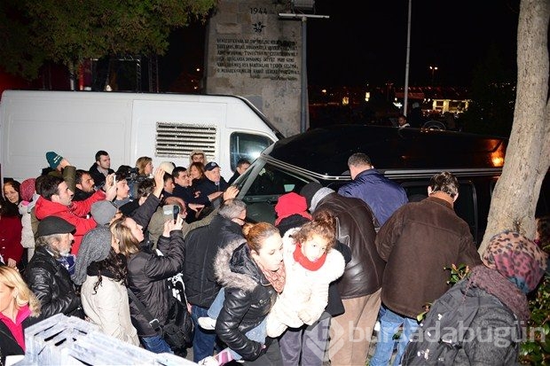 Kayahan 14 yıl sonra Nilüfer'le aynı sahnedeydi