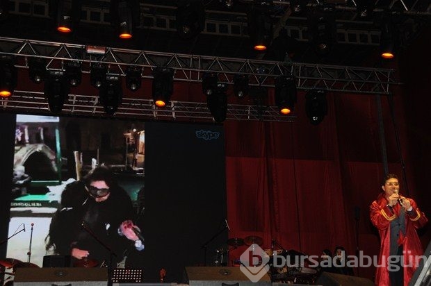 Kayahan 14 yıl sonra Nilüfer'le aynı sahnedeydi