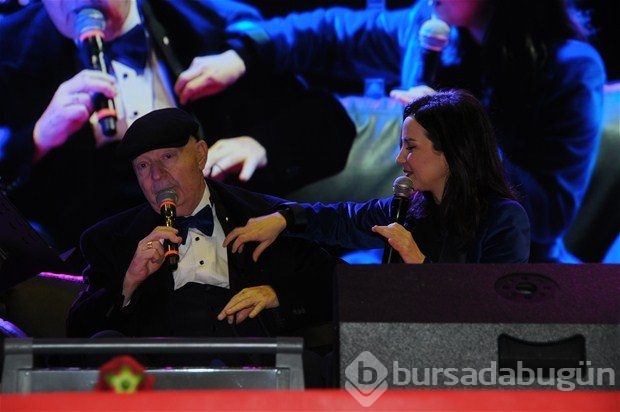 Kayahan 14 yıl sonra Nilüfer'le aynı sahnedeydi