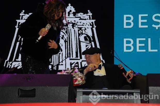 Kayahan 14 yıl sonra Nilüfer'le aynı sahnedeydi