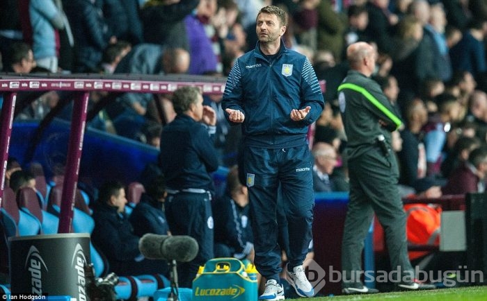 Benteke Aston Villa'yı ipten aldı!