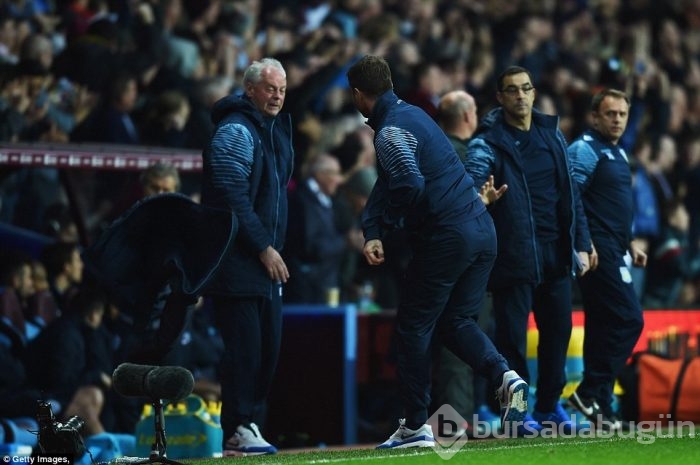 Benteke Aston Villa'yı ipten aldı!