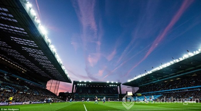 Benteke Aston Villa'yı ipten aldı!
