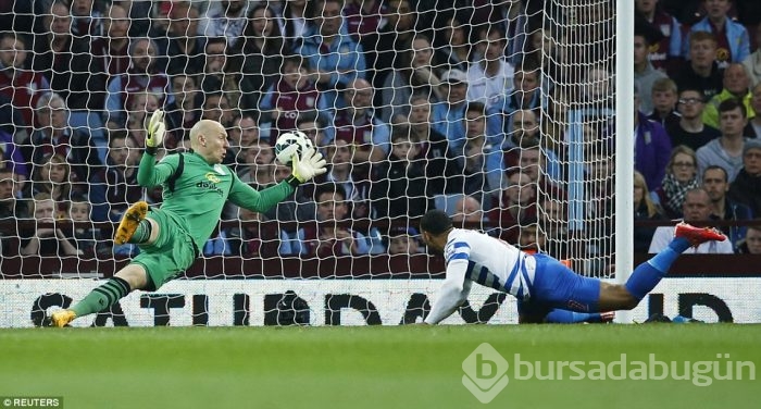 Benteke Aston Villa'yı ipten aldı!