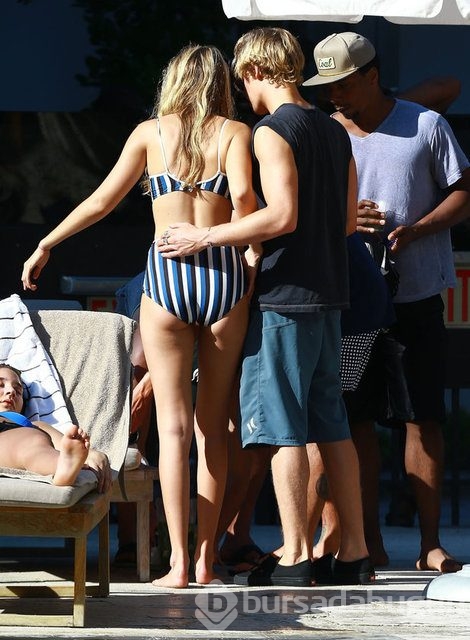 Gigi Hadid sosyal medyayı sallıyor