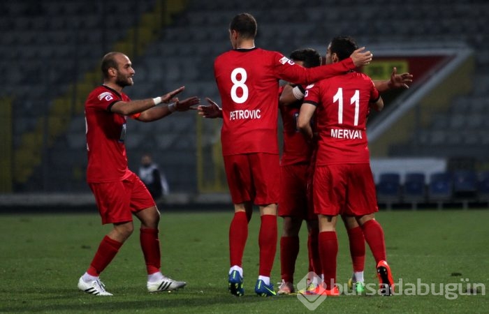 Timsah Ankara'da yarı final biletini kaptı!