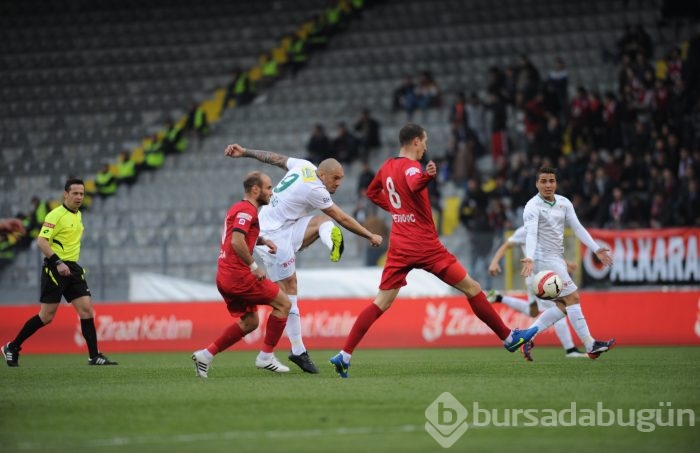 Timsah Ankara'da yarı final biletini kaptı!