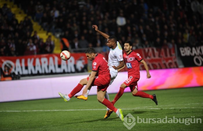 Timsah Ankara'da yarı final biletini kaptı!