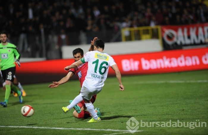 Timsah Ankara'da yarı final biletini kaptı!