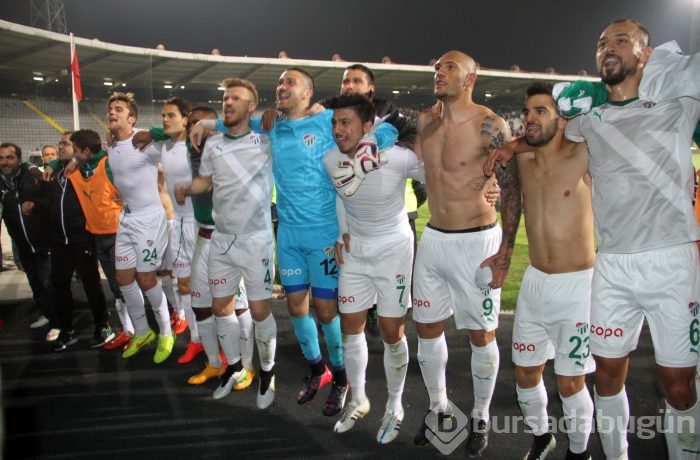 Timsah Ankara'da yarı final biletini kaptı!