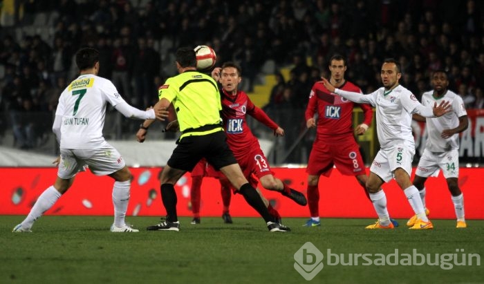 Timsah Ankara'da yarı final biletini kaptı!