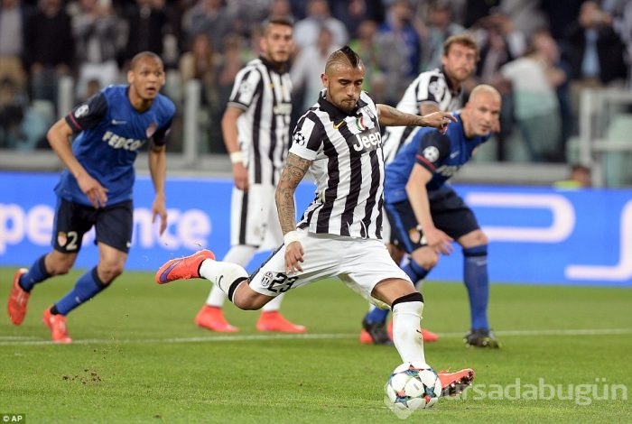 Juventus'u Vidal sırtladı!
