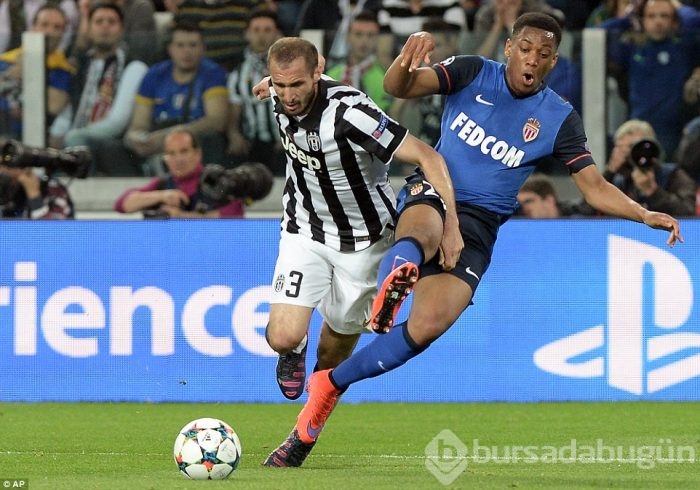Juventus'u Vidal sırtladı!