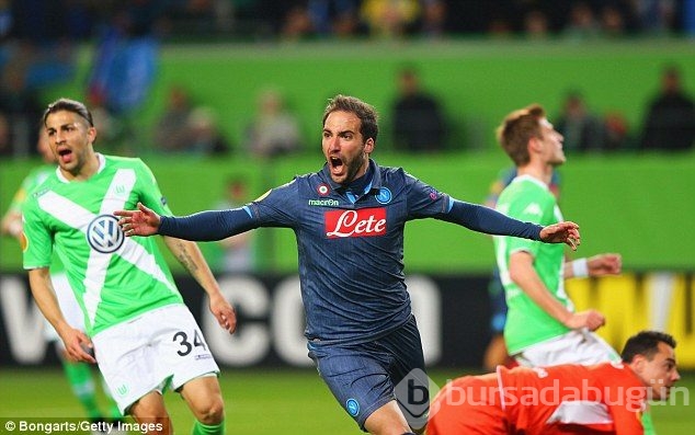 Napoli, Wolfsburg'u Volkswagen Arena'ya gömdü!