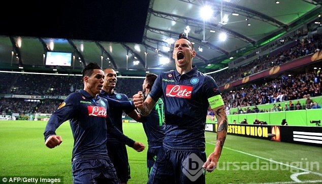 Napoli, Wolfsburg'u Volkswagen Arena'ya gömdü!