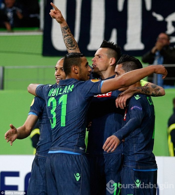 Napoli, Wolfsburg'u Volkswagen Arena'ya gömdü!