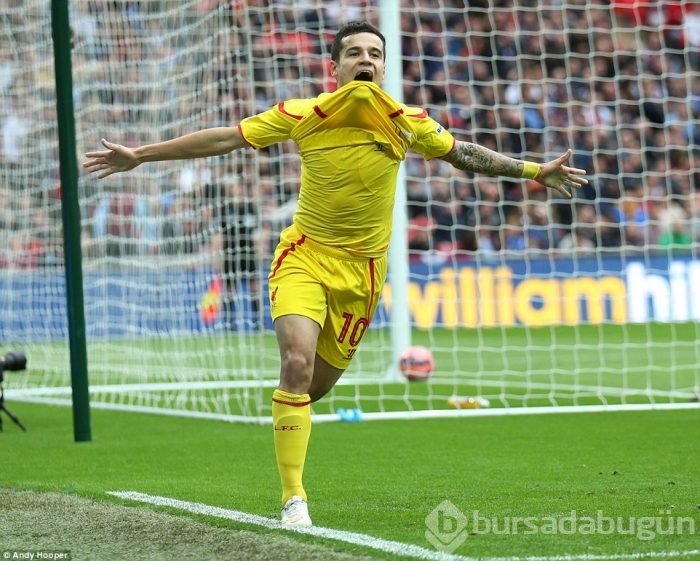 Aston Villa Liverpool'u kupanın dışına itti!