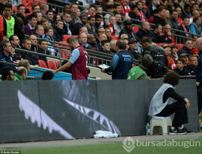 Aston Villa Liverpool'u kupanın dışına itti!