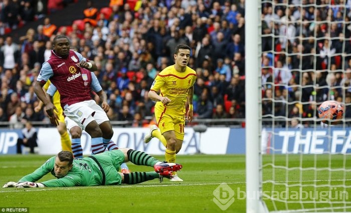 Aston Villa Liverpool'u kupanın dışına itti!