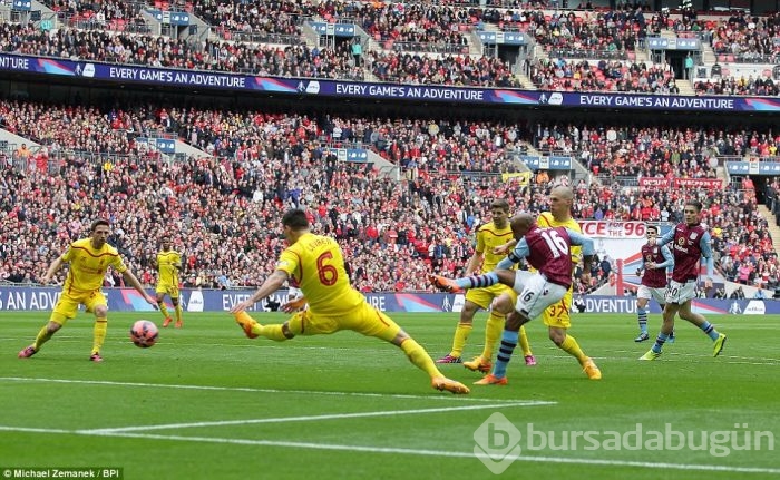 Aston Villa Liverpool'u kupanın dışına itti!
