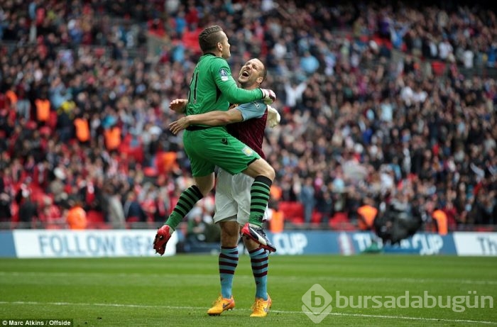 Aston Villa Liverpool'u kupanın dışına itti!