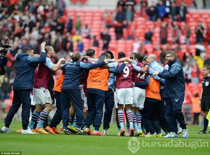 Aston Villa Liverpool'u kupanın dışına itti!