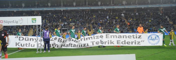 Timsah Hüseyin Göçek'e takıldı!
