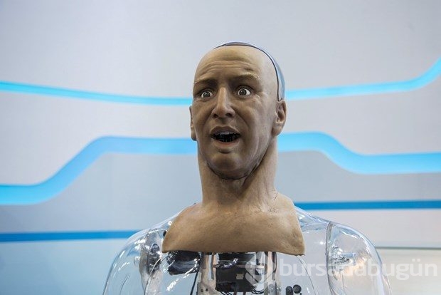 İnsan mimikli ilk robot Han, insanlarla diyalog kurabiliyor