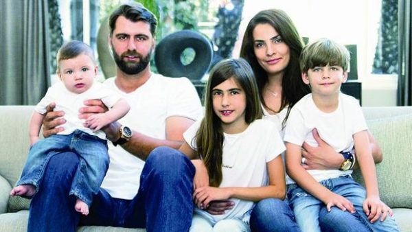 Ünlülerden 23 Nisan'a özel pozlar
