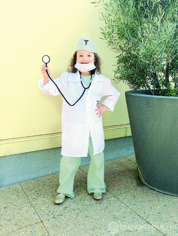 Ünlülerden 23 Nisan'a özel pozlar
