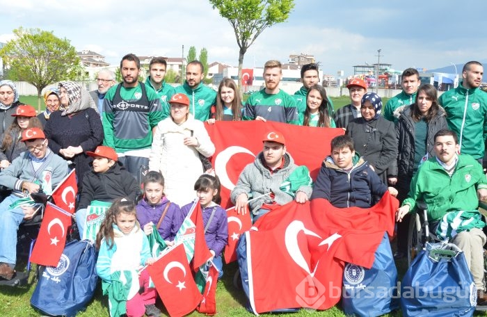Annelerden 23 Nisan'a anlamlı etkinlik... 