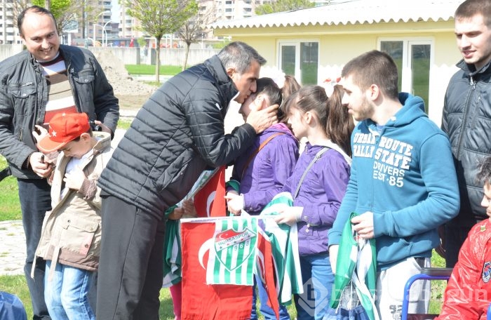 Annelerden 23 Nisan'a anlamlı etkinlik... 