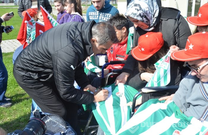 Annelerden 23 Nisan'a anlamlı etkinlik... 