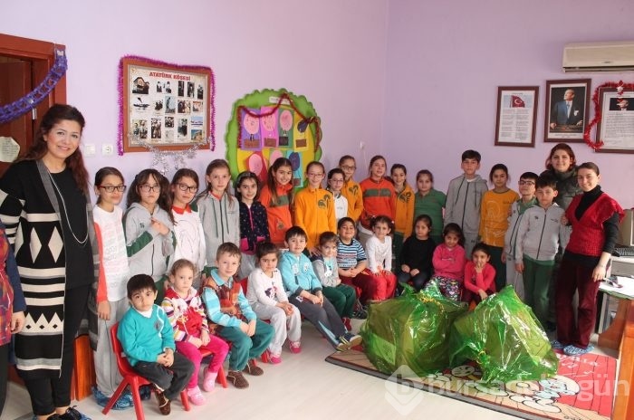 23 Nisan'da Oyuncaklarını paylaştılar...