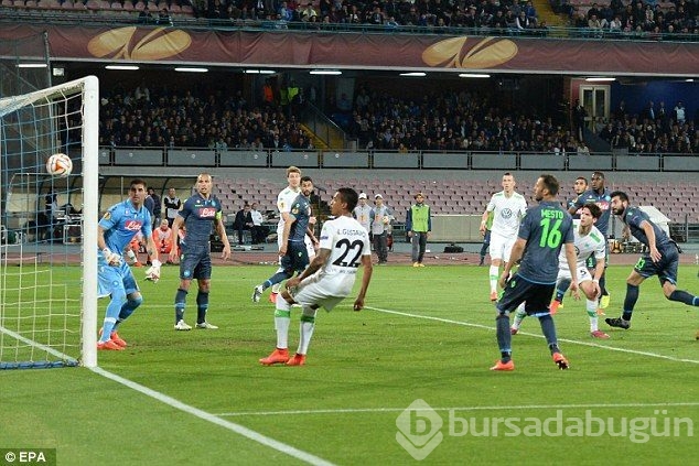 Napoli güle oynaya turladı